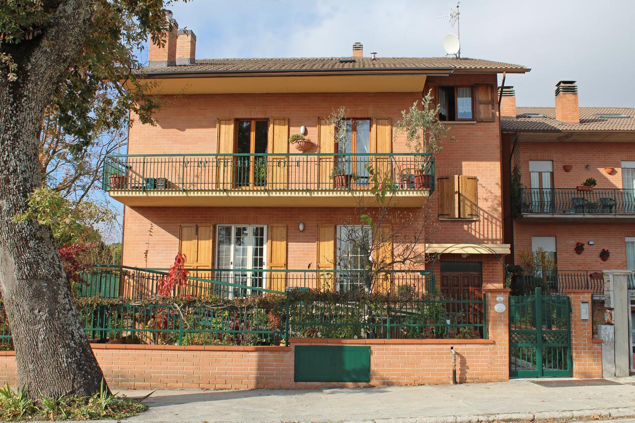 B&B Dimora Morelli Губио Екстериор снимка