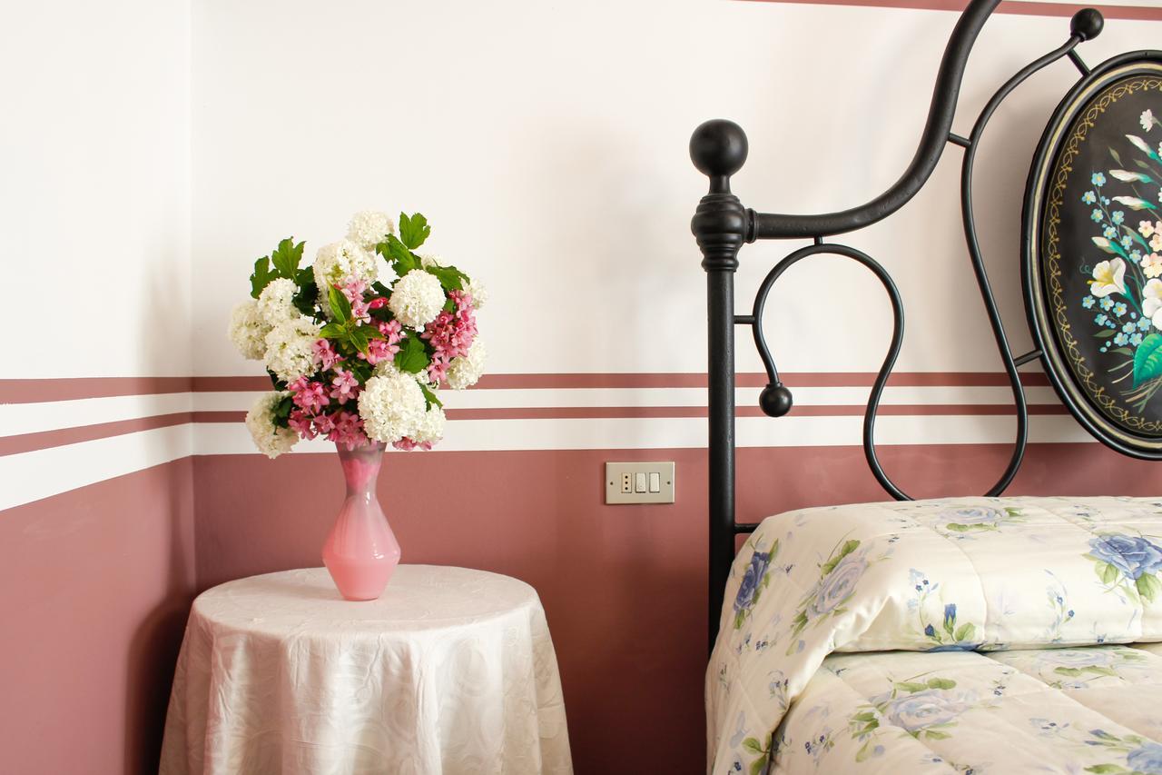 B&B Dimora Morelli Губио Екстериор снимка
